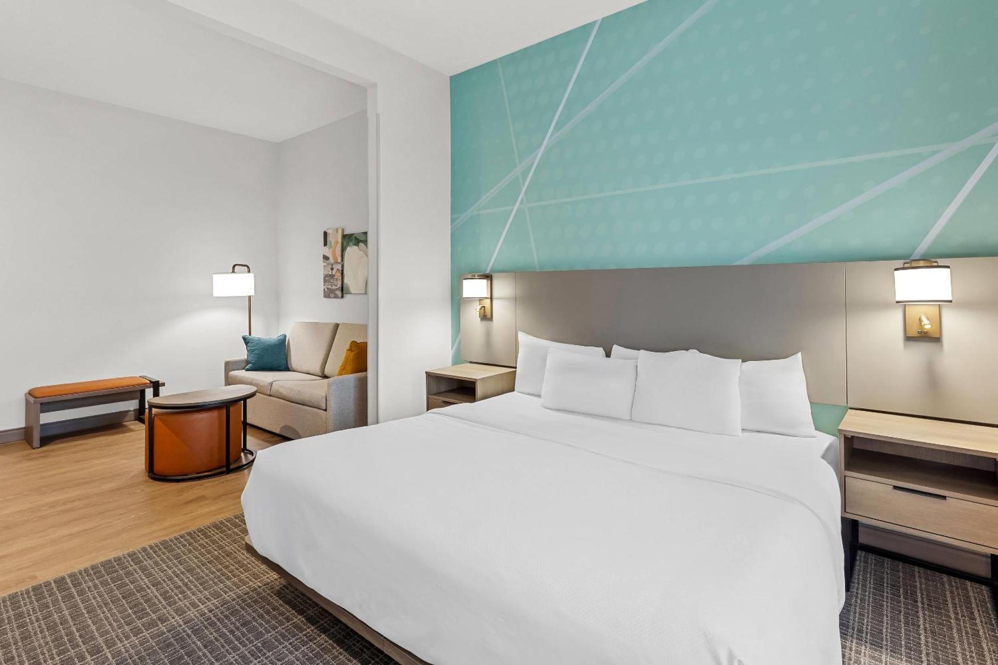 King Suite with  Roll-in-Shower - Accessible/Non-Smoking