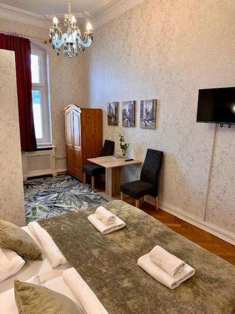 Double Room with Shower and External Bathroom