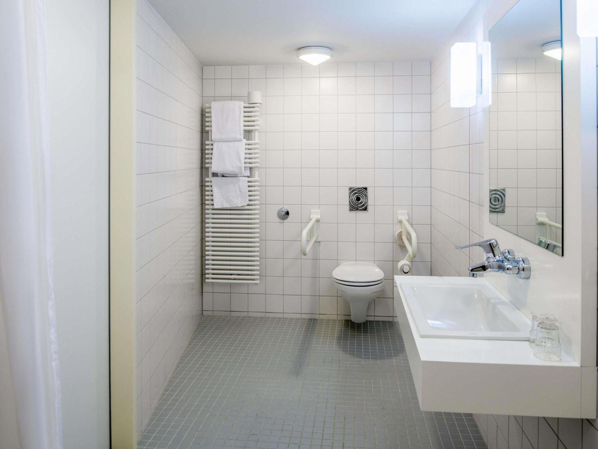 Tweepersoonskamer met 2 Aparte Bedden - Geschikt voor Gasten met een Lichamelijke Beperking