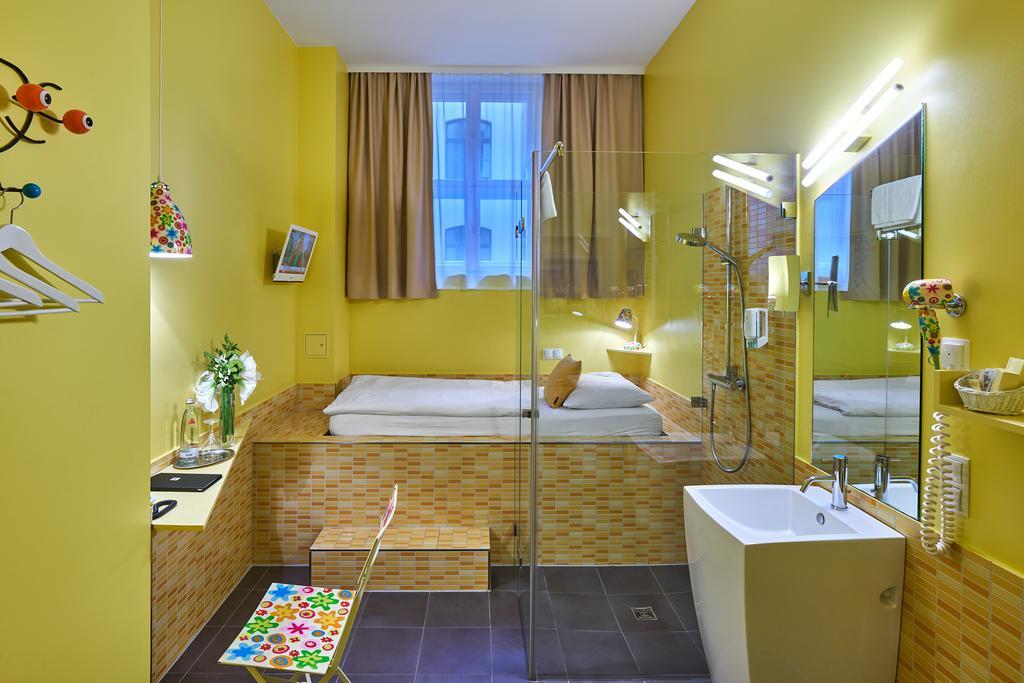 Basic Single Room,379437919:JPEG