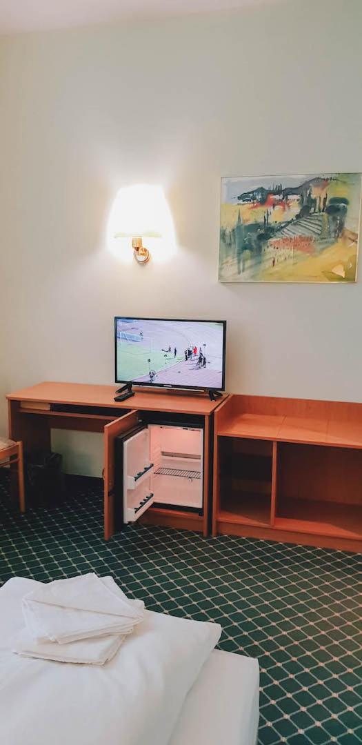 One-Bedroom Apartment,727697032:JPEG