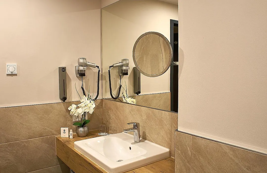 Best Western Plus Plaza Berlin Kurfuerstendamm-1
