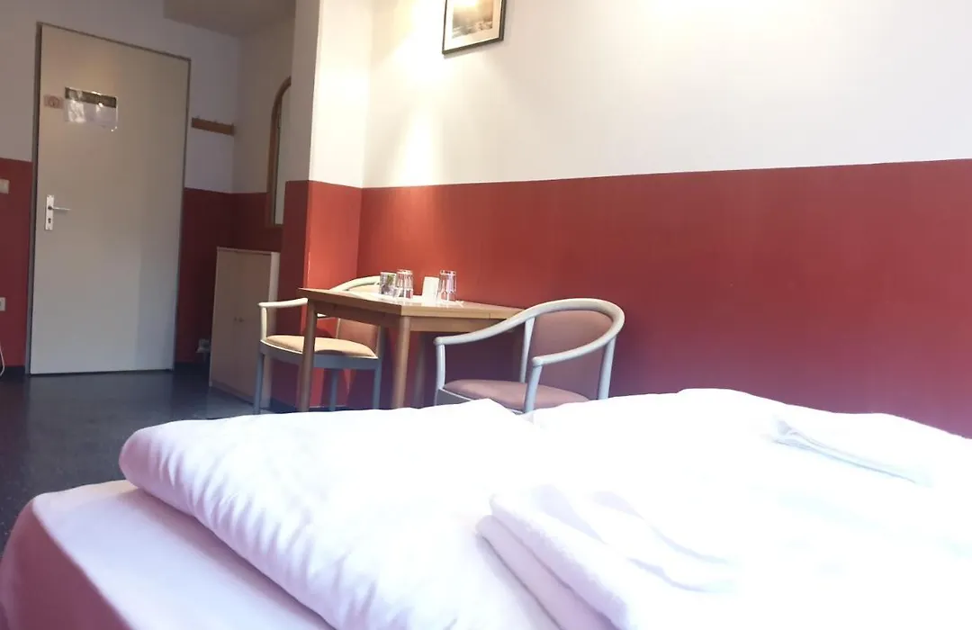 Thomas Rooms-1