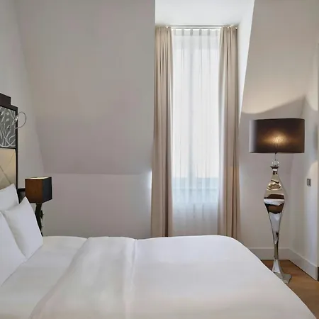 Roomers Berlin Steinplatz, Autograph Collection-3